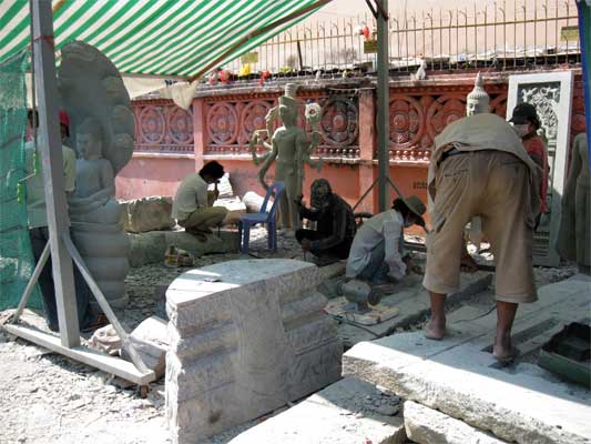 Stonecarvers_In_PhnomPenh